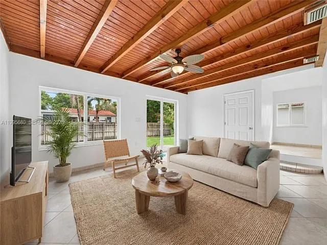 6447 SW 10th St — Photo 7