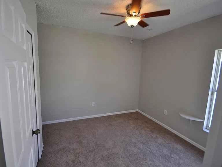 433 Lakeview Rd — Photo 7