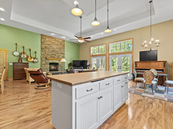 995 Hartzell Rd, New Haven, IN 46774