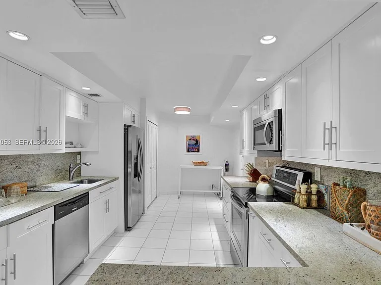 1121 Crandon Blvd #E604 — Photo 8