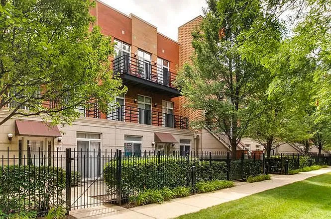 1033 E 46th St #403 — Photo 3