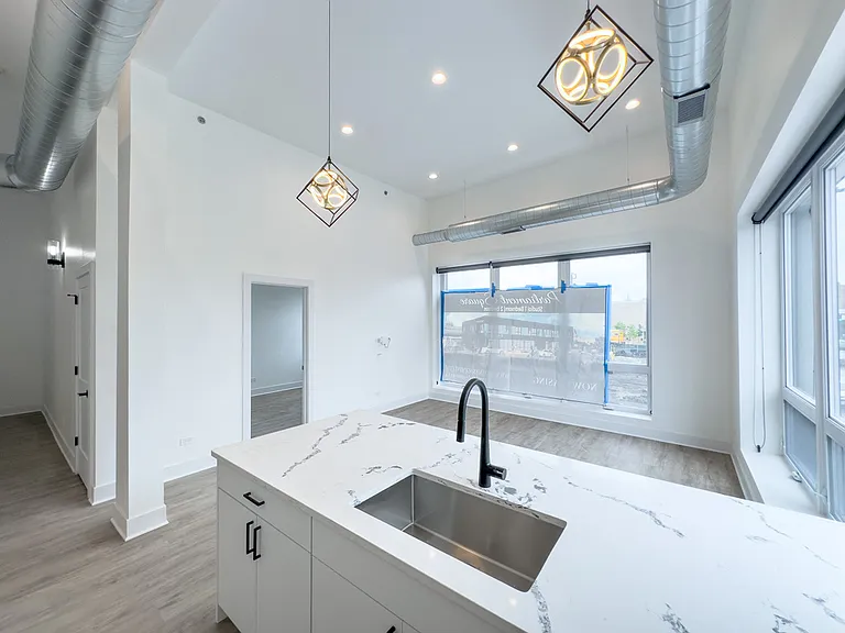 4731 N Western Ave #302 — Photo 5