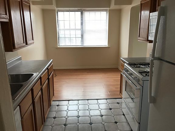 2nd image of 994 Cleveland Ave