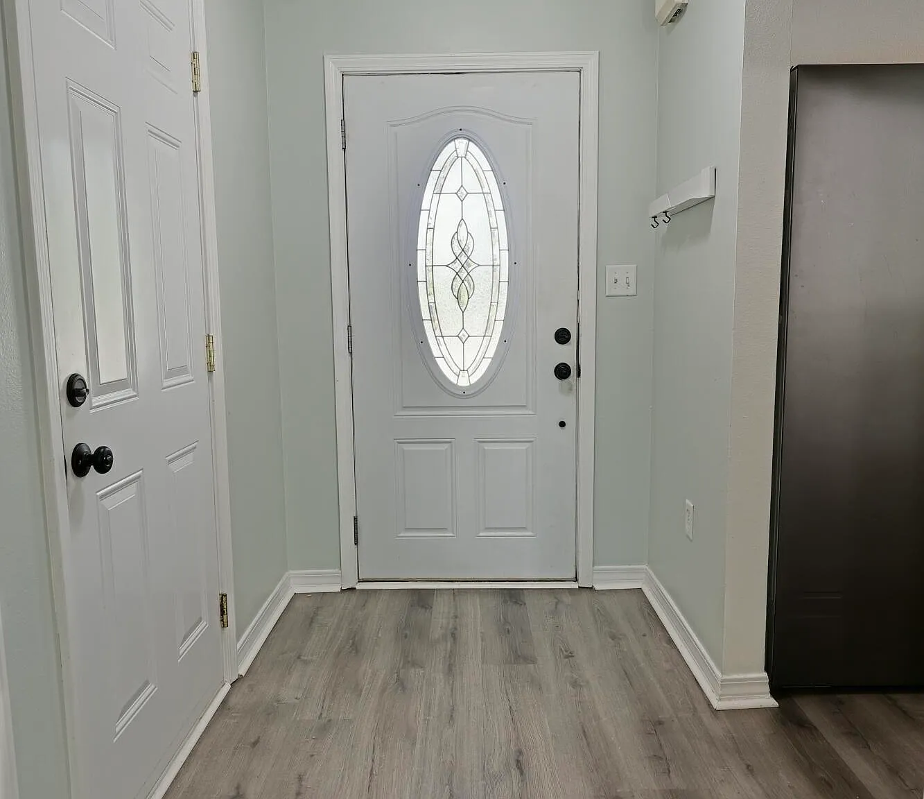 3 bed, 2.0 bath, 1527 sqft, $2,200 — Photo 2