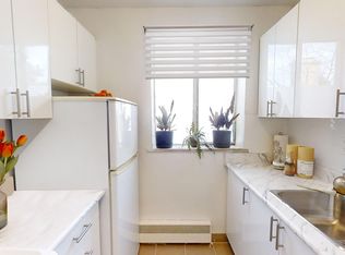 50 Walmer Rd #35AE78B41, Toronto, ON M5R2X4