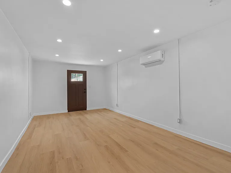 1195 Georgia St — Photo 10