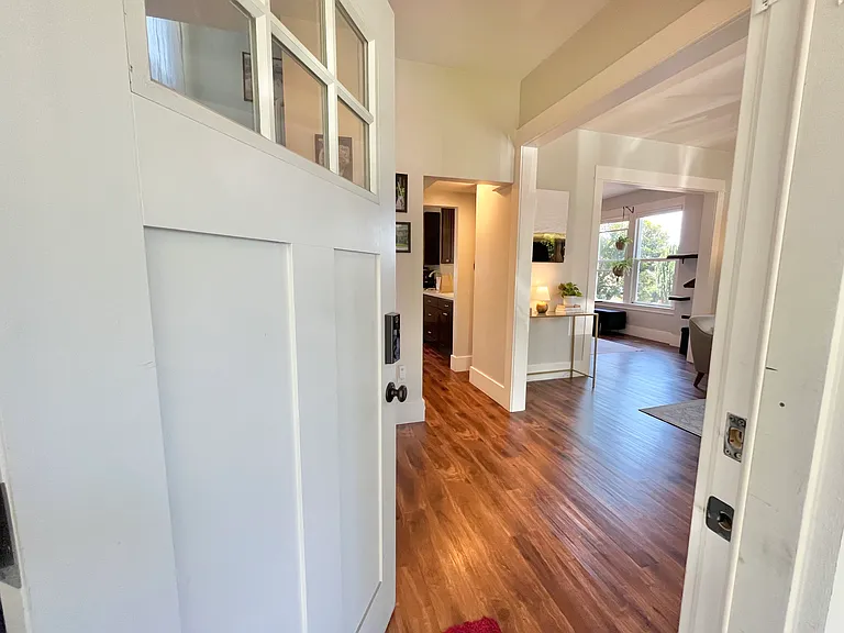 2415 S Graham St — Photo 2