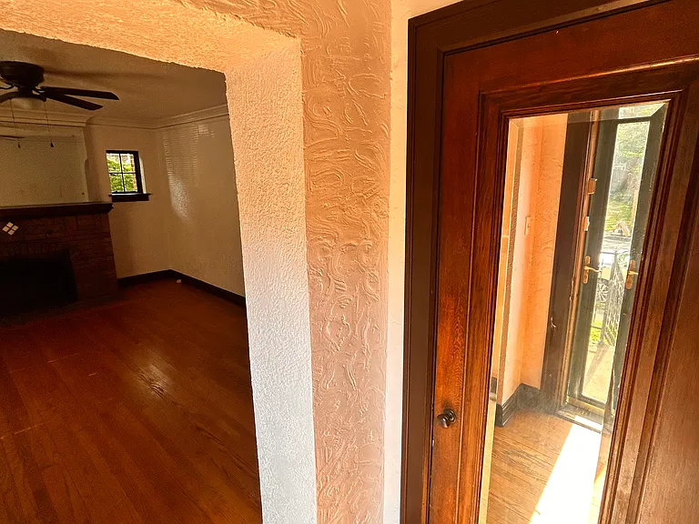 533 N Church St — Photo 5
