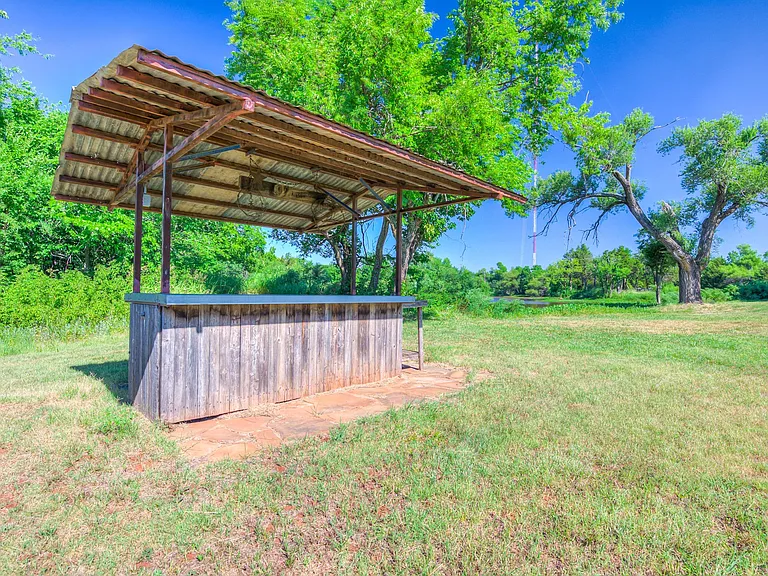 1516 E Britton Rd — Photo 35