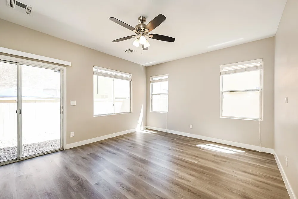 3 bed, 2.5 bath, 1387 sqft, $1,875 — Photo 4