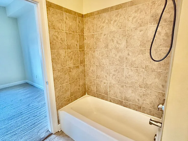 5215 Center St #103 — Photo 11