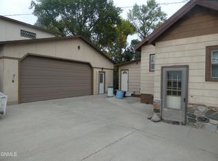 207 N Avenue D #F, Strasburg, ND 58573