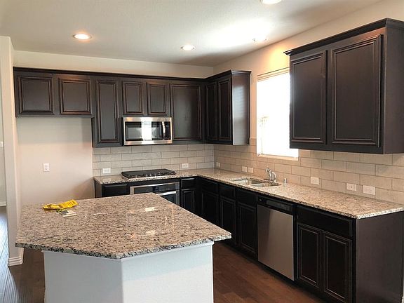 4th image of 1408 Heather Ln