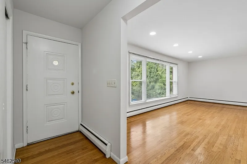 4 bed, 3.0 bath, $5,200 — Photo 3