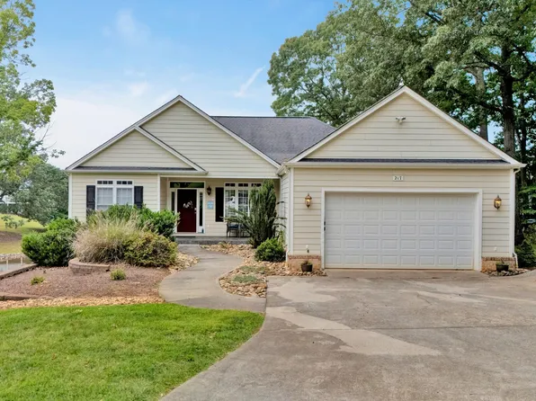 217 Shamrock Ct, Huddleston, VA 24104