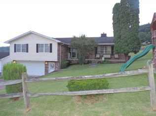 310 Oakwood Dr, Madison, WV 25130