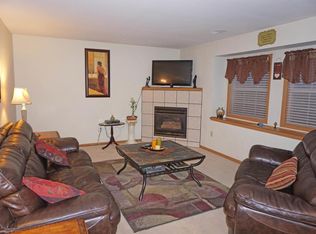 385 Jennifer Ln, Brookfield, WI 53045