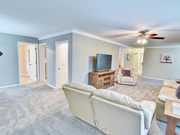 3rd image of 9 Westwood Ct