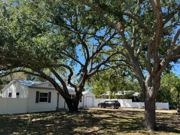 713 Hull St S, Gulfport, FL 33707