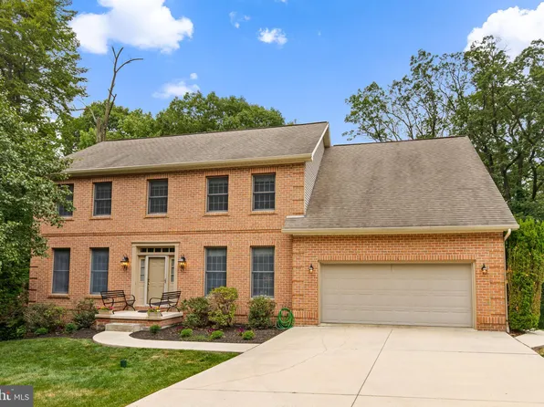 781 Zermatt Dr, Hummelstown, PA 17036