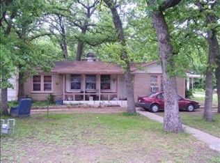 209 Shoreline Dr S, Azle, TX 76020