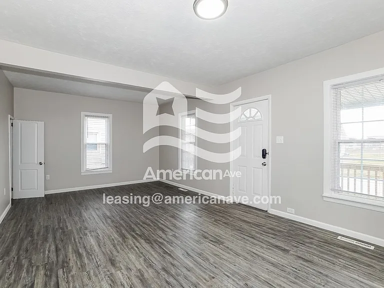 763449_002_wm_-_living_room_13364652.jpg