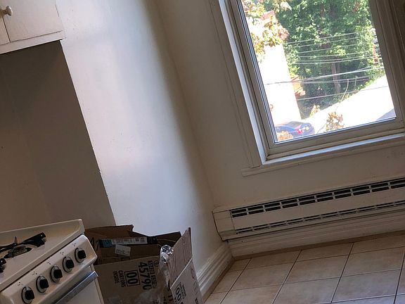 4th image of 397 Hudson Ave #2