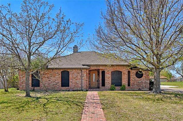 1st image of 4006 Country Ln