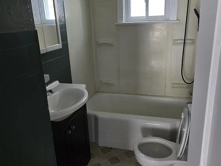 1230 Edward Dr — Photo 4