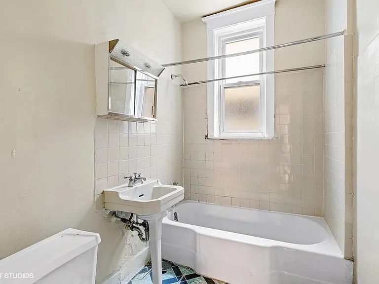 4421-27 N Wolcott Ave — Photo 9