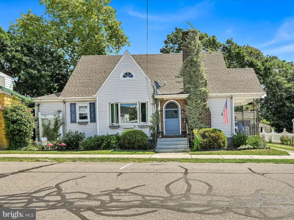 45 N Front St, Saint Clair, PA 17970