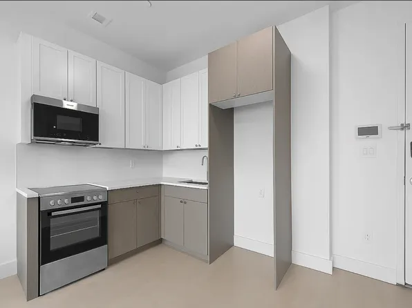 835 Maple Street image 1 of 5