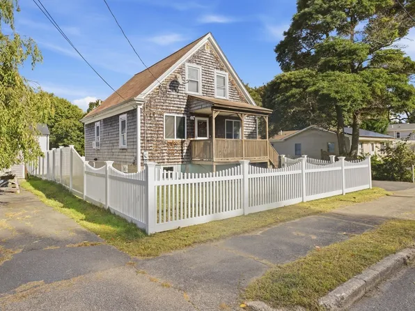 38 Gifford Ave, Dartmouth, MA 02747