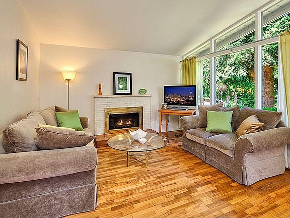 2nd image of 6117 NE 188th Pl
