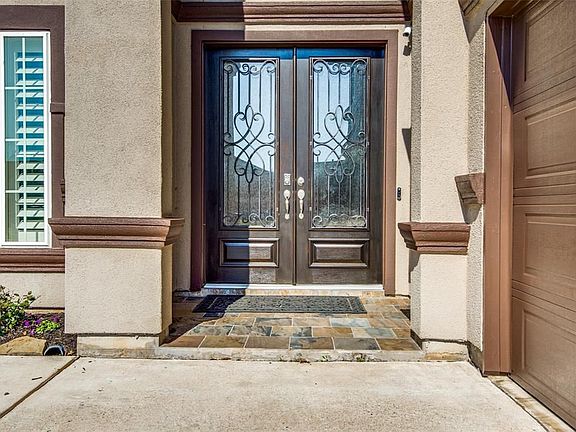 4th image of 2219 Captain Davis Dr