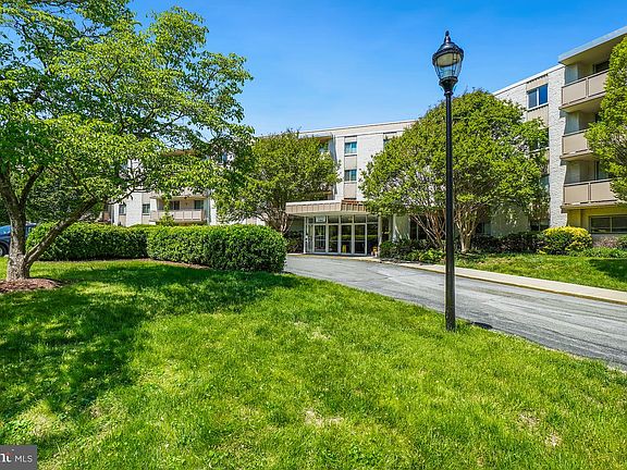 3rd image of 7501 Democracy Blvd APT B128
