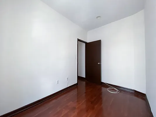 Rented by Kahen Properties | media 30