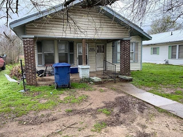 1st image of 417 W San Saba St