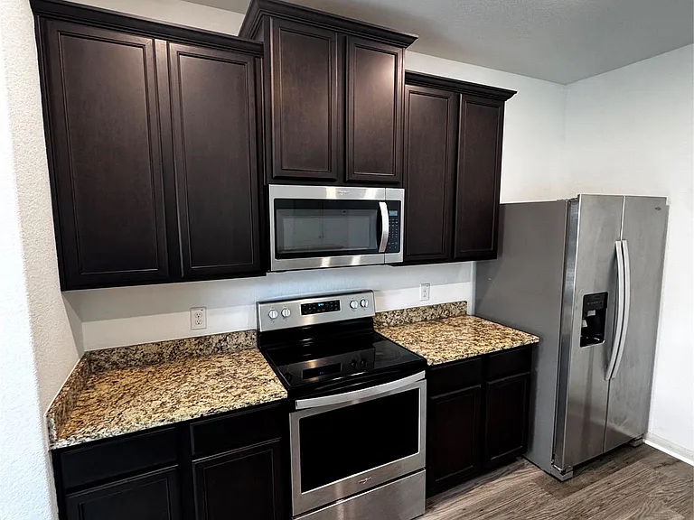 13713 Henry A Wallace Ln — Photo 10