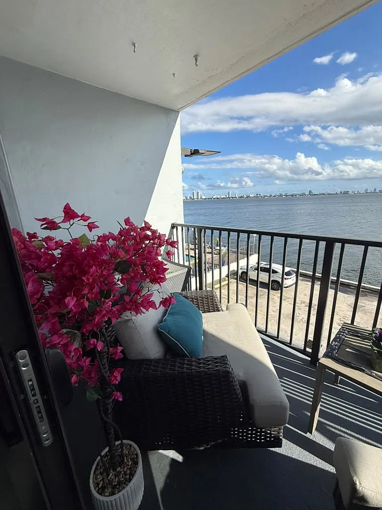 2 bed, 1240 sqft, $3,100 — Photo 2