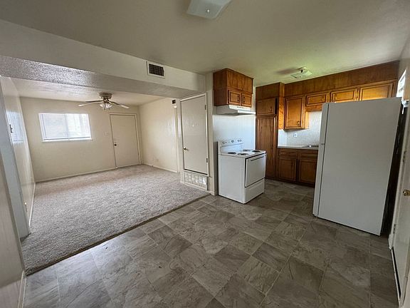 5th image of 805 W Hallmark Ave #B