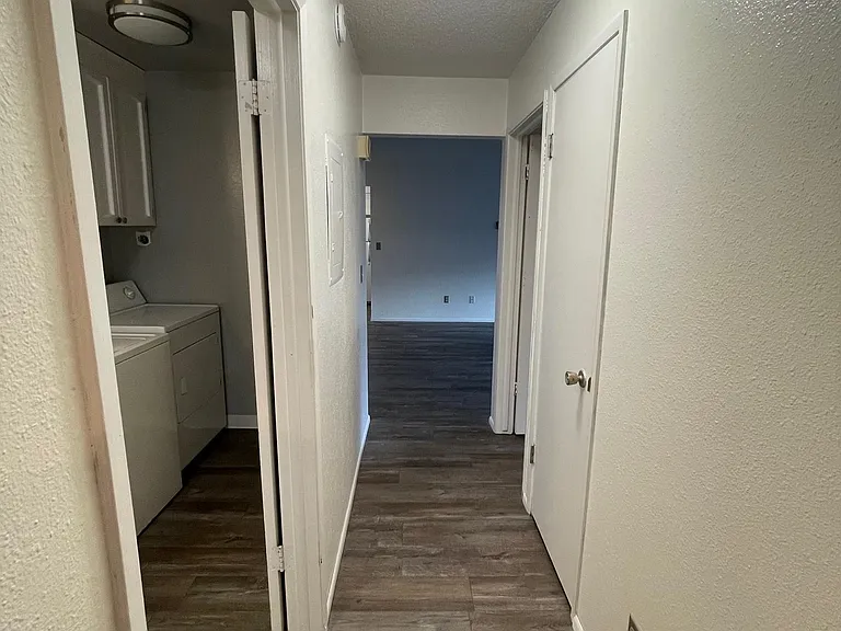 1004 E South St #6 — Photo 26