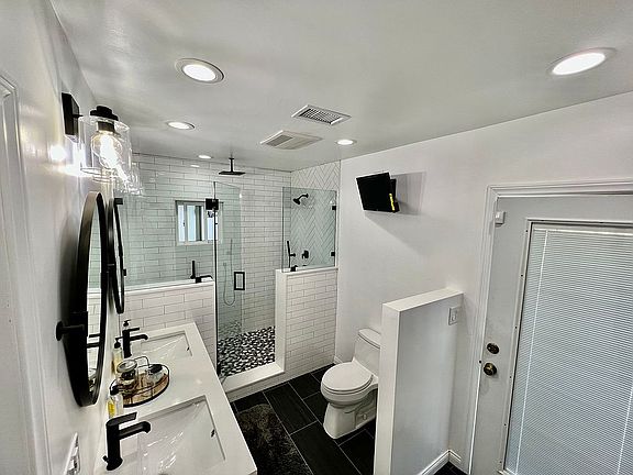 5th image of 6239 McKnight Dr