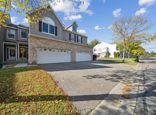 1358 White Oak Dr, Chaska, MN 55318