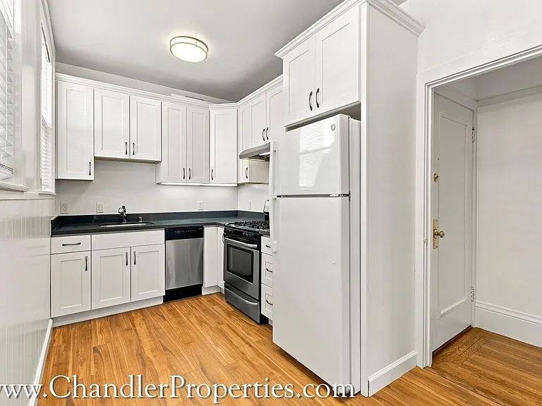 605 Scott St — Photo 6
