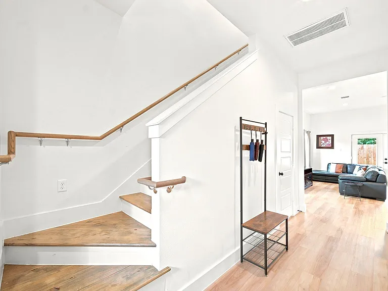 9240 Culver St #B — Photo 11