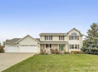 2965 Crab Apple Ln, Green Bay, WI 54311
