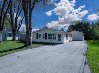 515 N 9th St, Winneconne, WI 54986