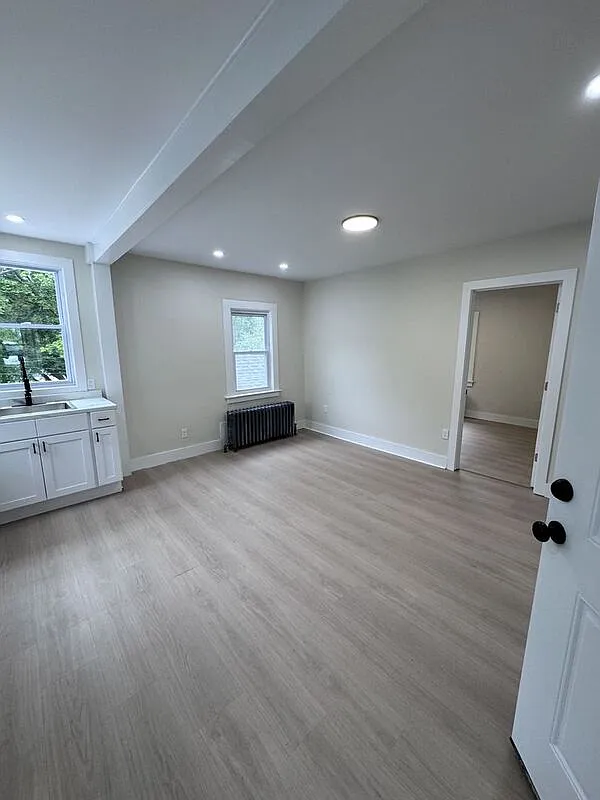 2 bed, 1.0 bath, 800 sqft, $1,500 — Photo 2