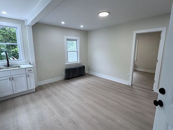 2nd image of 22 Fleming St Unit 1
